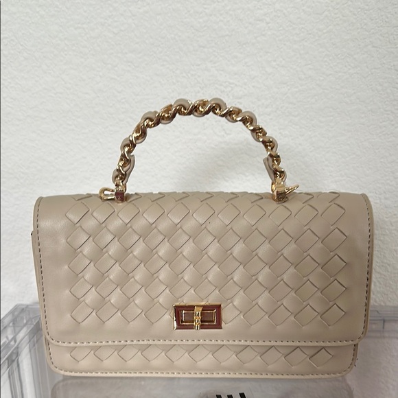Urban Expressions Handbags - NWT Cream and Gold Woven Clutch with Chain Handle